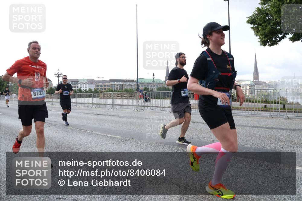 29.06.2025 - hella hamburg halbmarathon Lena Gebhardt http://msf.ph/oto/8406084 29.06.2025 10:03:55 Lombardsbrücke 8727, 5613, 1611, 1032, 1161, 1355, 1367, 2277, 2683, 2759, 3488, 4095, 4307, 4488, 5058, 5363, 5384, 5396, 5464, 5613, 6142, 6391, 6706, 7006, 7017, 7277, 7278, 7279, 7306, 7485, 8177, 8421, 8422, 8423, 8469, 8484, 8727, 9280, 9526, 9899, 10389, 11402, 11511, 11614, 12336, 12377, 12653, 13173, 13583, 13793, 15520, 15525, 15643, 15678, 15859, 16099, 16113, 16371, 16621, 17098, 17226, 17550 meine-sportfotos.de