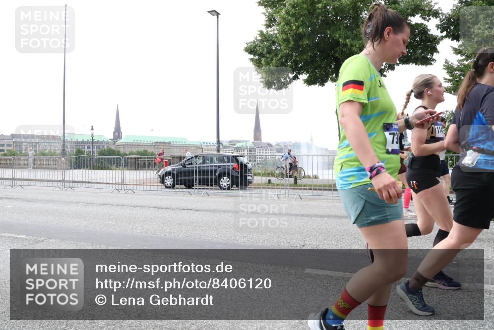 29.06.2025 - hella hamburg halbmarathon Lena Gebhardt http://msf.ph/oto/8406120 29.06.2025 10:50:24 Lombardsbrücke 73, 11, 1259, 1487, 1511, 1828, 2047, 3203, 3680, 3701, 3710, 3805, 3838, 3897, 4090, 4168, 4642, 4695, 4961, 5119, 5131, 5749, 5751, 5997, 6680, 6830, 7505, 7677, 7721, 7722, 7755, 7938, 8254, 8299, 8833, 8834, 9096, 9605, 9933, 9940, 10060, 10286, 10617, 10744, 11030, 11426, 11696, 11716, 11760, 12079, 13127, 13128, 13309, 13381, 13744, 13846, 13887, 14102, 14144, 14505, 14591, 14940, 15017, 15230, 15416, 15626 meine-sportfotos.de