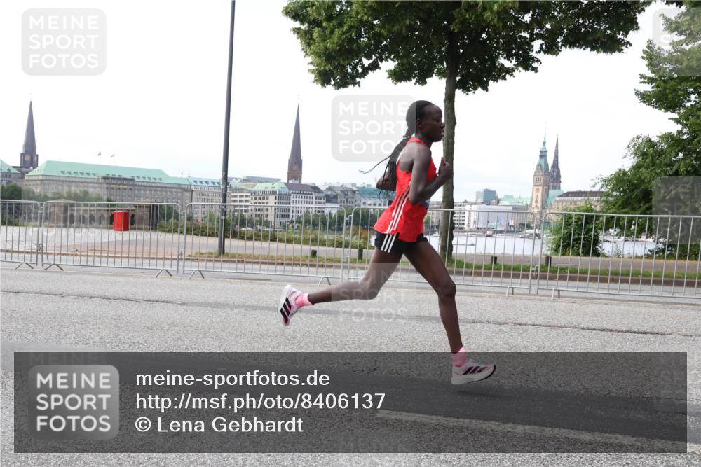 29.06.2025 - hella hamburg halbmarathon Lena Gebhardt http://msf.ph/oto/8406137 29.06.2025 09:35:24 Lombardsbrücke 29, 36, 39, 43, 46, 48 meine-sportfotos.de