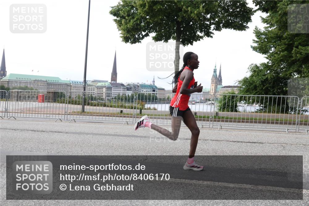 29.06.2025 - hella hamburg halbmarathon Lena Gebhardt http://msf.ph/oto/8406170 29.06.2025 09:35:24 Lombardsbrücke 29, 36, 39, 43, 46, 48 meine-sportfotos.de