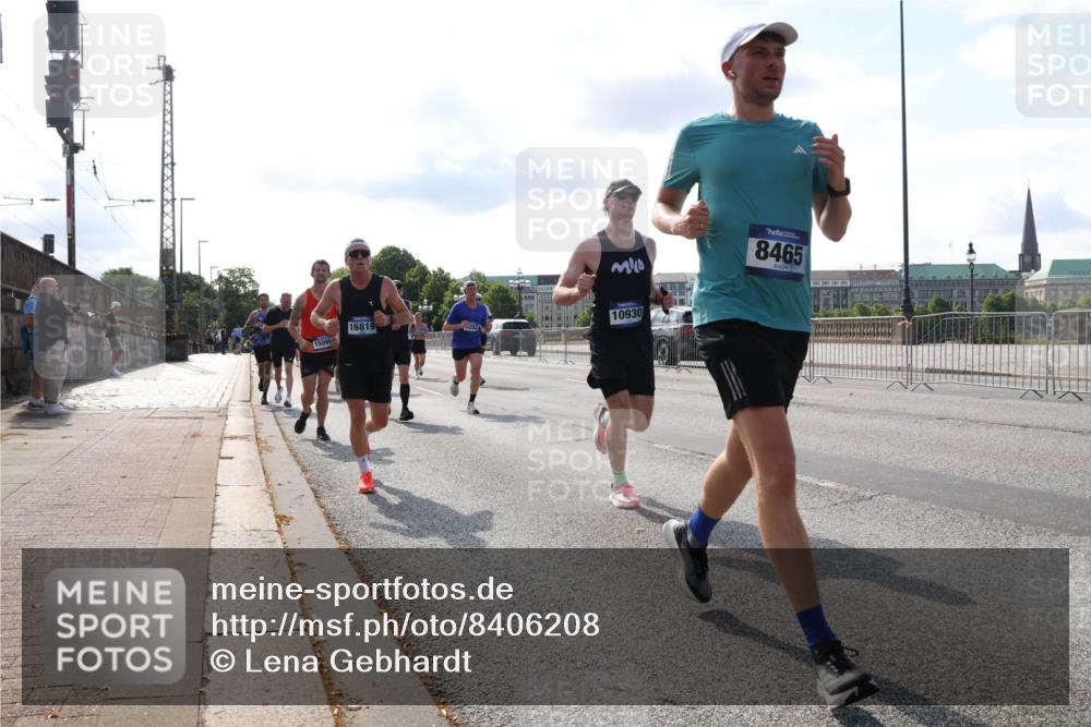29.06.2025 - hella hamburg halbmarathon Lena Gebhardt http://msf.ph/oto/8406208 29.06.2025 09:49:39 Lombardsbrücke 8465, 15095, 16819, 10930, 1343, 1445, 1975, 2324, 2573, 2745, 2750, 2849, 2949, 2980, 3014, 3116, 3136, 3282, 3431, 4148, 4303, 4318, 4425, 4528, 4766, 5050, 5648, 5889, 6095, 6149, 6771, 7035, 7109, 7229, 7796, 8358, 8370, 8465, 9264, 9265, 9296, 9686, 9914, 10369, 10680, 10930, 11765, 11952, 12098, 12839, 13141, 13158, 13190, 13800, 13900, 14077, 14204, 14311, 14359, 14374, 14629, 14667, 14688, 14789, 15094 meine-sportfotos.de