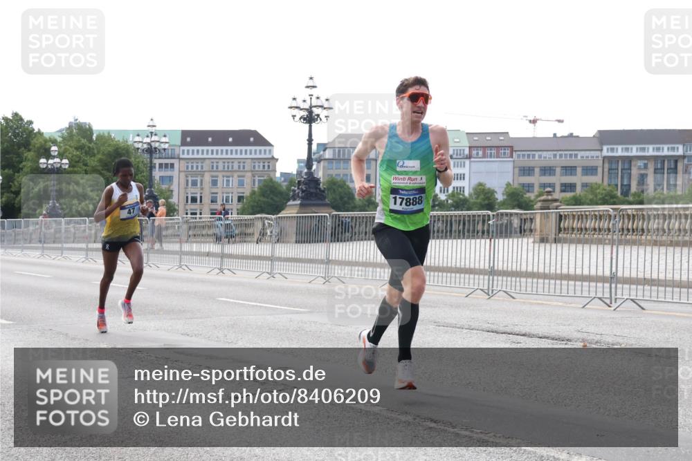 29.06.2025 - hella hamburg halbmarathon Lena Gebhardt http://msf.ph/oto/8406209 29.06.2025 09:35:31 Lombardsbrücke 20, 47, 17888, 29, 36, 39, 43, 46, 47, 48, 17888 meine-sportfotos.de
