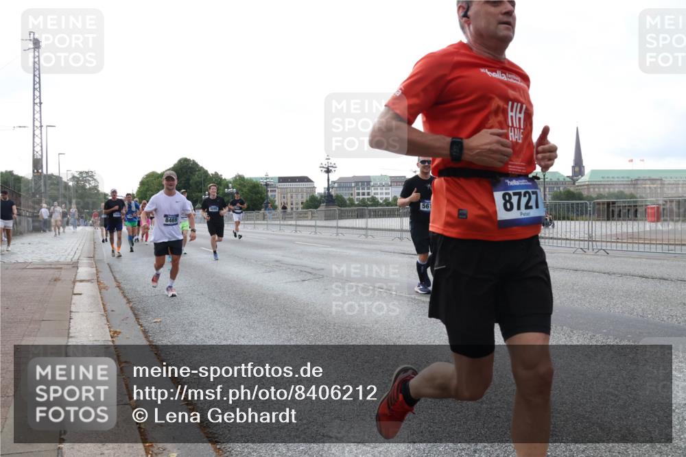 29.06.2025 - hella hamburg halbmarathon Lena Gebhardt http://msf.ph/oto/8406212 29.06.2025 10:03:56 Lombardsbrücke 8469, 561, 8727, 1032, 1161, 1355, 1367, 2277, 2683, 2759, 3488, 4095, 4488, 5058, 5363, 5384, 5396, 5464, 5613, 6142, 6706, 7006, 7017, 7277, 7278, 7279, 7306, 7485, 8177, 8421, 8422, 8423, 8469, 8484, 8727, 9280, 9526, 9899, 10389, 11402, 11511, 11614, 12336, 12377, 12653, 13173, 13583, 13793, 15520, 15525, 15643, 15678, 15859, 16099, 16113, 16371, 16621, 17098, 17226, 17550 meine-sportfotos.de