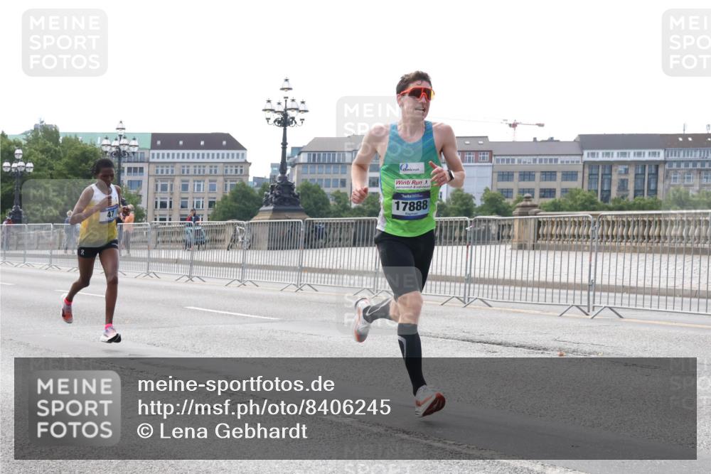 29.06.2025 - hella hamburg halbmarathon Lena Gebhardt http://msf.ph/oto/8406245 29.06.2025 09:35:31 Lombardsbrücke 47, 17888, 29, 36, 39, 43, 46, 47, 48, 17888 meine-sportfotos.de