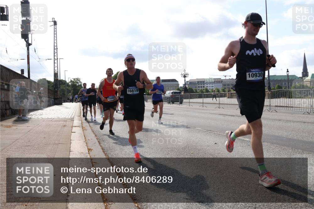 29.06.2025 - hella hamburg halbmarathon Lena Gebhardt http://msf.ph/oto/8406289 29.06.2025 09:49:39 Lombardsbrücke 15095, 16819, 3282, 40, 10930, 1343, 1445, 1975, 2324, 2573, 2745, 2750, 2849, 2949, 2980, 3014, 3116, 3136, 3282, 3431, 4148, 4303, 4318, 4425, 4528, 4766, 5050, 5648, 5889, 6095, 6149, 6771, 7035, 7109, 7229, 7796, 8358, 8370, 8465, 9264, 9265, 9296, 9686, 9914, 10369, 10680, 10930, 11765, 11952, 12098, 12839, 13141, 13158, 13190, 13800, 13900, 14077, 14204, 14311, 14359, 14374, 14629, 14667, 14688, 14789, 15094 meine-sportfotos.de