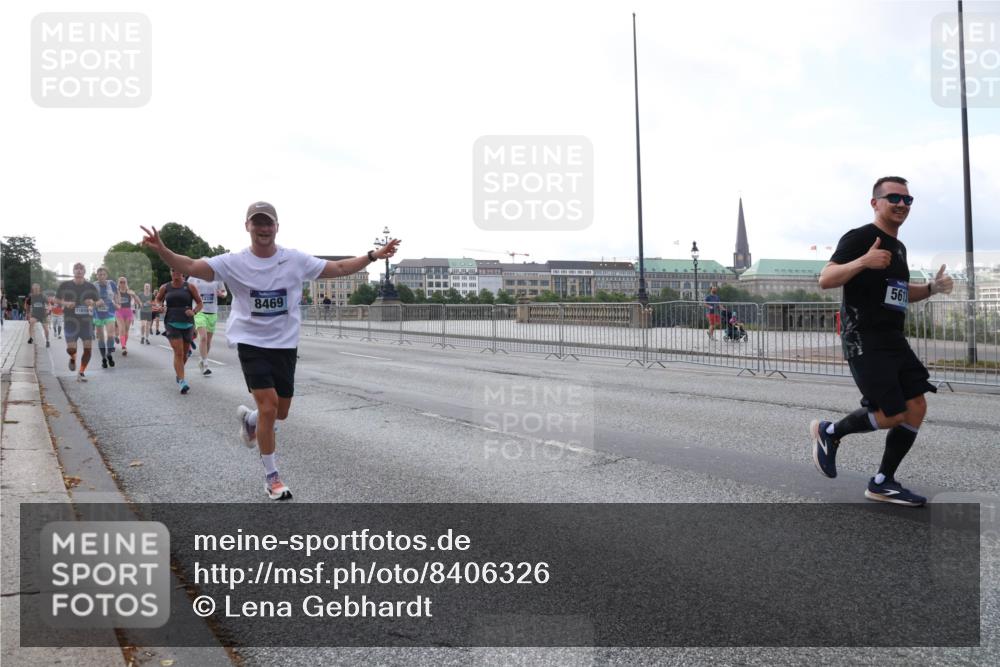 29.06.2025 - hella hamburg halbmarathon Lena Gebhardt http://msf.ph/oto/8406326 29.06.2025 10:03:57 Lombardsbrücke 8469, 561, 1032, 1161, 1355, 1367, 2277, 2683, 2759, 3488, 4095, 4488, 5058, 5363, 5384, 5396, 5464, 5613, 6142, 6706, 7006, 7017, 7306, 7485, 8177, 8421, 8422, 8423, 8469, 8484, 8727, 9280, 9526, 9899, 10389, 10756, 11402, 11511, 11614, 12004, 12005, 12336, 12377, 12653, 13173, 13583, 13793, 15520, 15525, 15643, 15678, 15859, 16099, 16113, 16621, 17098, 17226, 17437, 17550 meine-sportfotos.de
