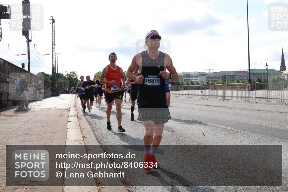 29.06.2025 - hella hamburg halbmarathon Lena Gebhardt http://msf.ph/oto/8406334 29.06.2025 09:49:40 Lombardsbrücke 16819, 282, 17360, 370, 44, 15095, 1343, 1445, 1800, 1975, 2324, 2573, 2745, 2750, 2849, 2949, 2980, 3014, 3116, 3136, 3282, 3431, 4148, 4303, 4318, 4425, 4528, 4766, 5050, 5648, 5889, 6095, 6149, 6771, 7035, 7109, 7229, 7796, 8370, 8465, 8925, 9264, 9265, 9296, 9686, 9914, 10680, 10930, 11765, 11952, 12098, 12839, 13141, 13158, 13457, 13800, 13900, 14077, 14204, 14311, 14359, 14374, 14629, 14667, 14688, 14789, 15094 meine-sportfotos.de