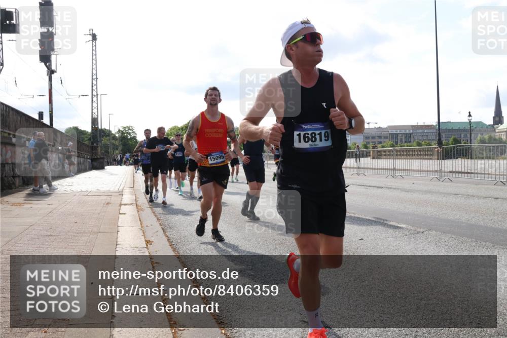 29.06.2025 - hella hamburg halbmarathon Lena Gebhardt http://msf.ph/oto/8406359 29.06.2025 09:49:40 Lombardsbrücke 360, 8370, 15095, 16819, 8, 1343, 1445, 1800, 1975, 2324, 2573, 2745, 2750, 2849, 2949, 2980, 3014, 3116, 3136, 3282, 3431, 4148, 4303, 4318, 4425, 4528, 4766, 5050, 5648, 5889, 6095, 6149, 6771, 7035, 7109, 7229, 7796, 8370, 8465, 8925, 9264, 9265, 9296, 9686, 9914, 10680, 10930, 11765, 11952, 12098, 12839, 13141, 13158, 13457, 13800, 13900, 14077, 14204, 14311, 14359, 14374, 14629, 14667, 14688, 14789, 15094 meine-sportfotos.de