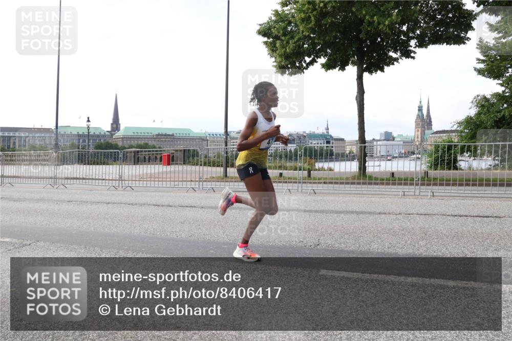 29.06.2025 - hella hamburg halbmarathon Lena Gebhardt http://msf.ph/oto/8406417 29.06.2025 09:35:33 Lombardsbrücke 29, 36, 39, 43, 46, 47, 48, 17888 meine-sportfotos.de