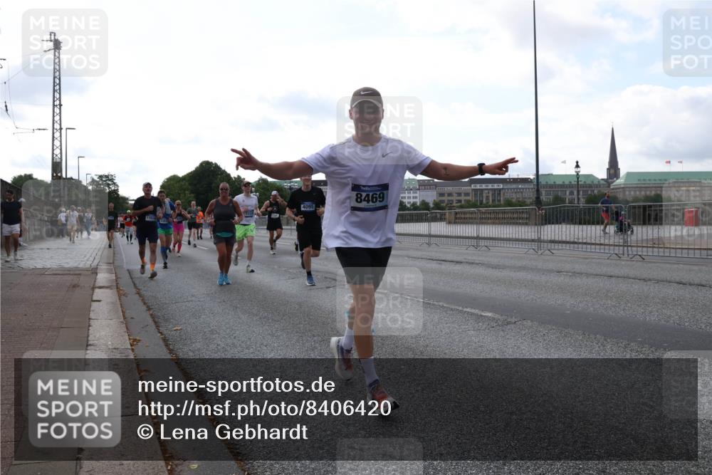 29.06.2025 - hella hamburg halbmarathon Lena Gebhardt http://msf.ph/oto/8406420 29.06.2025 10:03:57 Lombardsbrücke 11614, 4095, 8469, 1032, 1161, 1355, 1367, 2277, 2683, 2759, 3488, 4095, 4488, 5058, 5363, 5384, 5396, 5464, 5613, 6142, 6706, 7006, 7017, 7306, 7485, 8177, 8421, 8422, 8423, 8469, 8484, 8727, 9280, 9526, 9899, 10389, 10756, 11402, 11511, 11614, 12004, 12005, 12336, 12377, 12653, 13173, 13583, 13793, 15520, 15525, 15643, 15678, 15859, 16099, 16113, 16621, 17098, 17226, 17437, 17550 meine-sportfotos.de