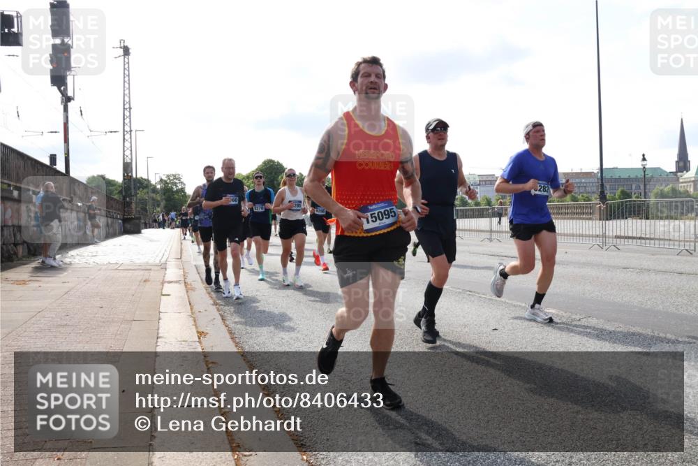 29.06.2025 - hella hamburg halbmarathon Lena Gebhardt http://msf.ph/oto/8406433 29.06.2025 09:49:41 Lombardsbrücke 60, 8370, 9296, 15095, 282, 1343, 1445, 1800, 1975, 2324, 2573, 2745, 2750, 2849, 2949, 2980, 3014, 3116, 3136, 3282, 3431, 4148, 4303, 4318, 4425, 4528, 4766, 5050, 5648, 5889, 6095, 6123, 6149, 6771, 7035, 7109, 7229, 7796, 8370, 8465, 8925, 9264, 9265, 9296, 9686, 9914, 10680, 10930, 11765, 11952, 12098, 12327, 12839, 13141, 13158, 13457, 13800, 14077, 14204, 14311, 14359, 14374, 14629, 14667, 14688, 14789, 15094 meine-sportfotos.de