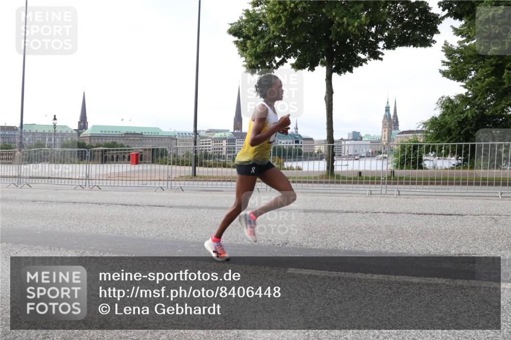 29.06.2025 - hella hamburg halbmarathon Lena Gebhardt http://msf.ph/oto/8406448 29.06.2025 09:35:33 Lombardsbrücke 29, 36, 39, 43, 46, 47, 48, 17888 meine-sportfotos.de