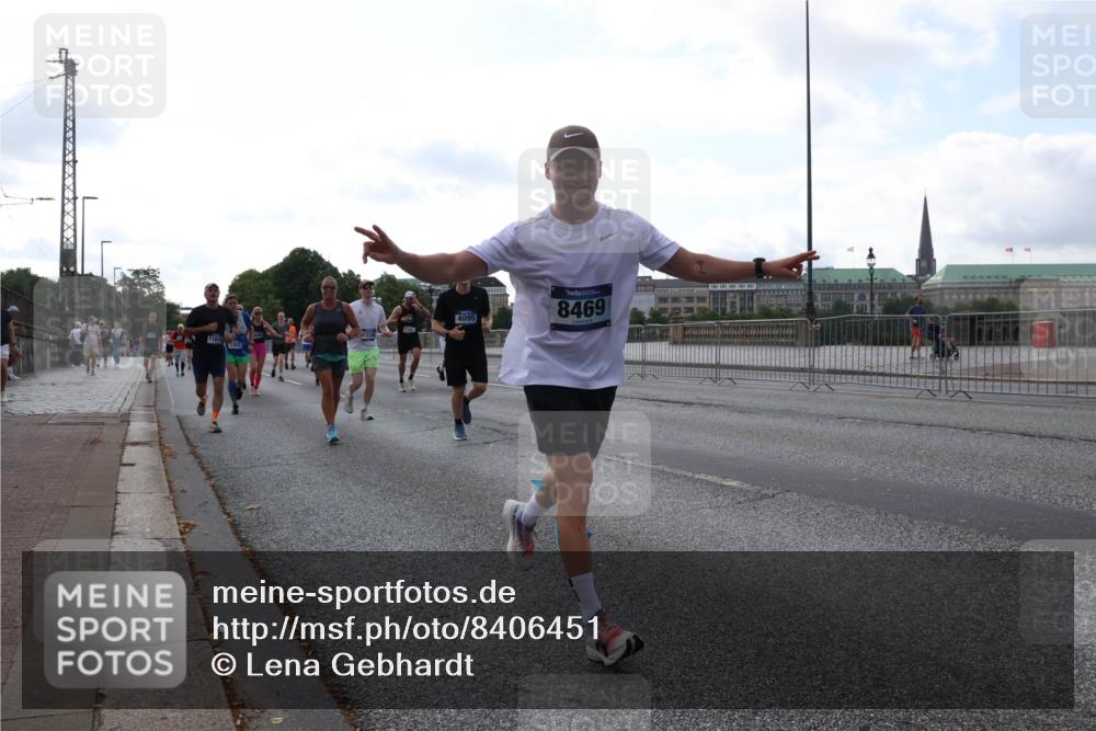 29.06.2025 - hella hamburg halbmarathon Lena Gebhardt http://msf.ph/oto/8406451 29.06.2025 10:03:57 Lombardsbrücke 11614, 5363, 4095, 8469, 1032, 1161, 1355, 1367, 2277, 2683, 2759, 3488, 4095, 4488, 5058, 5363, 5384, 5396, 5464, 5613, 6142, 6706, 7006, 7017, 7306, 7485, 8177, 8421, 8422, 8423, 8469, 8484, 8727, 9280, 9526, 9899, 10389, 10756, 11402, 11511, 11614, 12004, 12005, 12336, 12377, 12653, 13173, 13583, 13793, 15520, 15525, 15643, 15678, 15859, 16099, 16113, 16621, 17098, 17226, 17437, 17550 meine-sportfotos.de