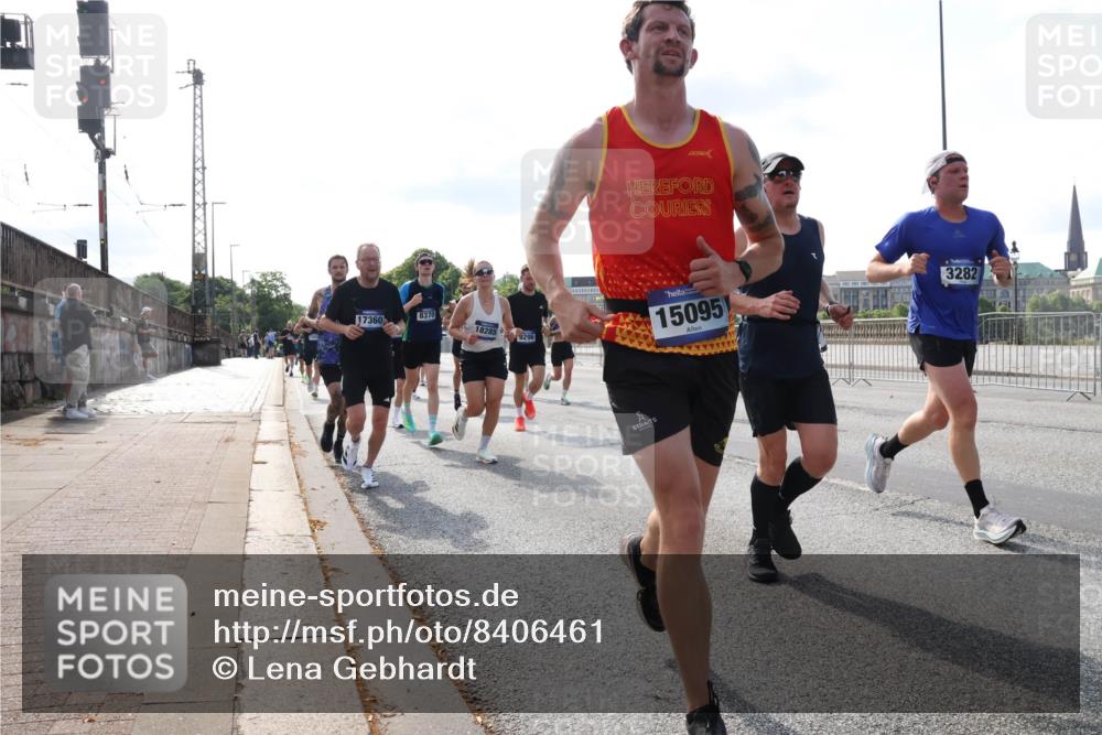 29.06.2025 - hella hamburg halbmarathon Lena Gebhardt http://msf.ph/oto/8406461 29.06.2025 09:49:41 Lombardsbrücke 8370, 17360, 18285, 9296, 15095, 3282, 1343, 1445, 1800, 1975, 2324, 2573, 2745, 2750, 2849, 2949, 2980, 3014, 3116, 3136, 3282, 3431, 4148, 4303, 4318, 4425, 4528, 4766, 5050, 5648, 5889, 6095, 6123, 6149, 6771, 7035, 7109, 7229, 7796, 8370, 8465, 8925, 9264, 9265, 9296, 9686, 9914, 10680, 10930, 11765, 11952, 12098, 12327, 12839, 13141, 13158, 13457, 13800, 14077, 14204, 14311, 14359, 14374, 14629, 14667, 14688, 14789, 15094 meine-sportfotos.de