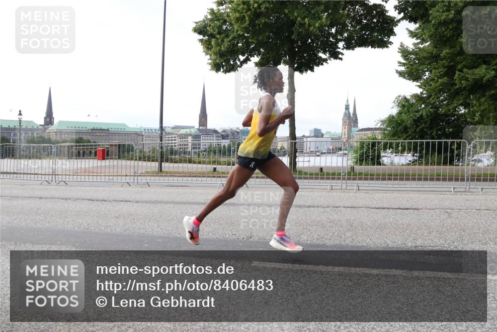 29.06.2025 - hella hamburg halbmarathon Lena Gebhardt http://msf.ph/oto/8406483 29.06.2025 09:35:33 Lombardsbrücke 29, 36, 39, 43, 46, 47, 48, 17888 meine-sportfotos.de