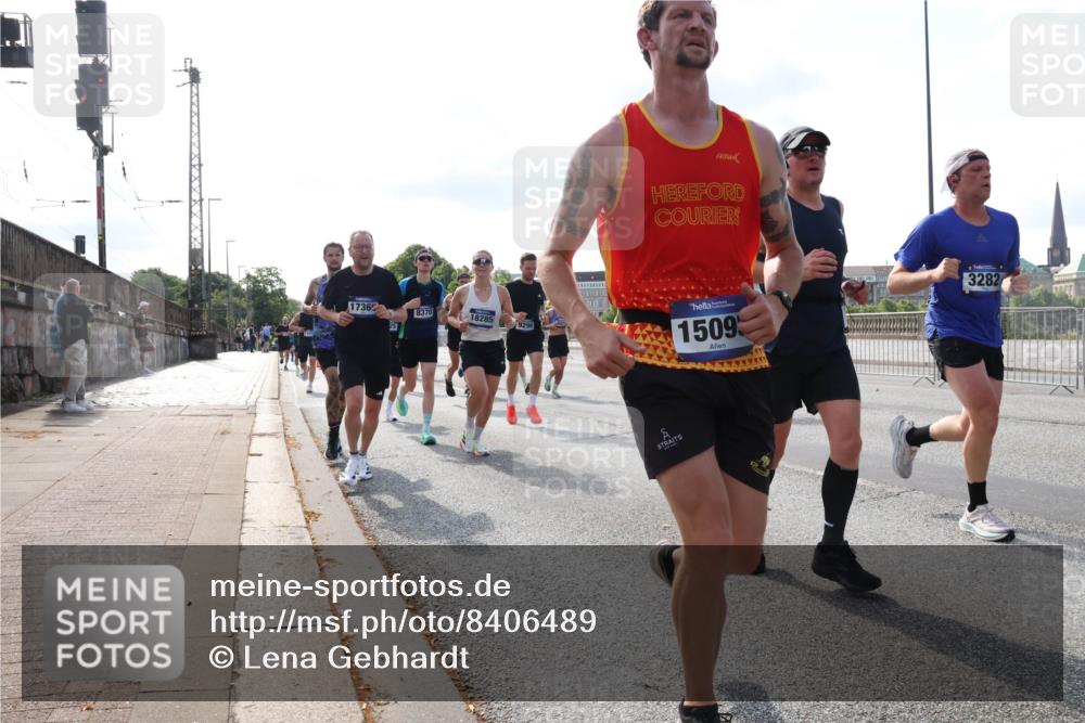 29.06.2025 - hella hamburg halbmarathon Lena Gebhardt http://msf.ph/oto/8406489 29.06.2025 09:49:41 Lombardsbrücke 1736, 8370, 18285, 9296, 1509, 3282, 1343, 1445, 1800, 1975, 2324, 2573, 2745, 2750, 2849, 2949, 2980, 3014, 3116, 3136, 3282, 3431, 4148, 4303, 4318, 4425, 4528, 4766, 5050, 5648, 5889, 6095, 6123, 6149, 6771, 7035, 7109, 7229, 7796, 8370, 8465, 8925, 9264, 9265, 9296, 9686, 9914, 10680, 10930, 11765, 11952, 12098, 12327, 12839, 13141, 13158, 13457, 13800, 14077, 14204, 14311, 14359, 14374, 14629, 14667, 14688, 14789, 15094 meine-sportfotos.de