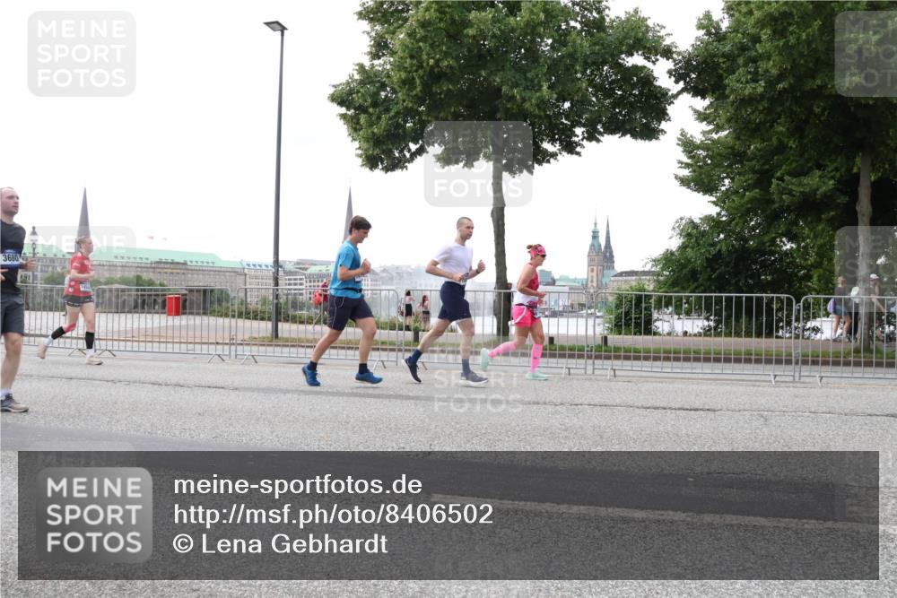 29.06.2025 - hella hamburg halbmarathon Lena Gebhardt http://msf.ph/oto/8406502 29.06.2025 10:50:30 Lombardsbrücke 3680, 1259, 1828, 1930, 2047, 2200, 3184, 3203, 3229, 3647, 3680, 3701, 3710, 3805, 3838, 3897, 4090, 4168, 4642, 4695, 4961, 5119, 5131, 5997, 6680, 6830, 7133, 7161, 7505, 7677, 7721, 7722, 7755, 7938, 8254, 8299, 8833, 8834, 9096, 9168, 9605, 9933, 9940, 10060, 10286, 10437, 10617, 10744, 11030, 11426, 11696, 11716, 11760, 12079, 12392, 12393, 13127, 13128, 13381, 13744, 13846, 13887, 14102, 14144, 14505, 14591, 14940, 15017, 15230, 15416, 15626 meine-sportfotos.de