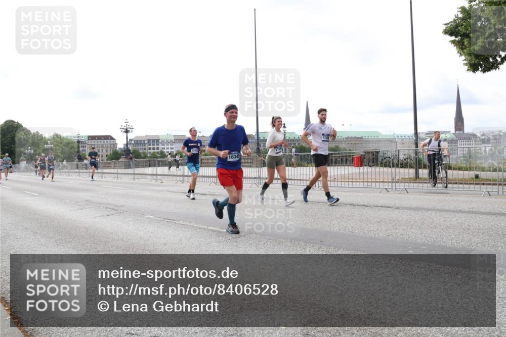 29.06.2025 - hella hamburg halbmarathon Lena Gebhardt http://msf.ph/oto/8406528 29.06.2025 10:24:27 Lombardsbrücke 13573, 17559, 16345, 1005, 1009, 1064, 1352, 1389, 1395, 1444, 2132, 2280, 2477, 2944, 3013, 3053, 3099, 3113, 3132, 3185, 3285, 3421, 3579, 3786, 4111, 4162, 4221, 4464, 4597, 4684, 4719, 4993, 5039, 5138, 5258, 5260, 5829, 5830, 5954, 6261, 6478, 6524, 6526, 6570, 7013, 7426, 7528, 7920, 7975, 8167, 8187, 8297, 9063, 10907, 11306, 11347, 11651, 11816, 11817, 12070, 12210, 12303, 13111, 13113, 13380, 13573, 13638, 13711, 14143, 15975 meine-sportfotos.de