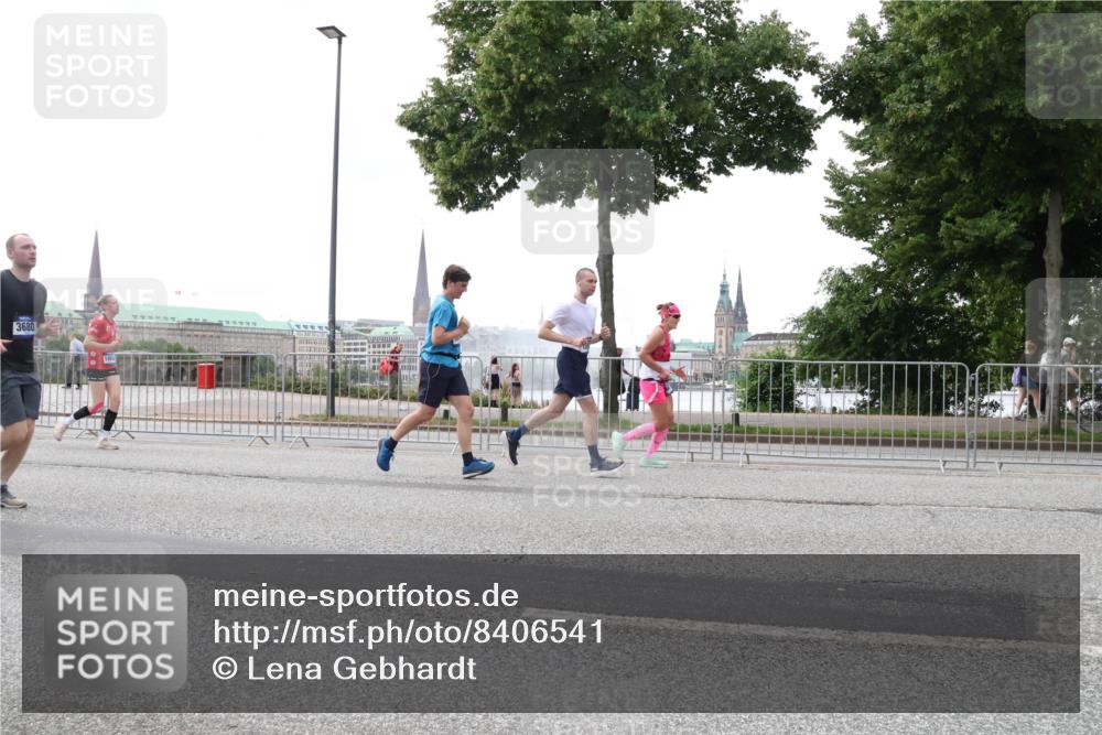 29.06.2025 - hella hamburg halbmarathon Lena Gebhardt http://msf.ph/oto/8406541 29.06.2025 10:50:30 Lombardsbrücke 3680, 1259, 1828, 1930, 2047, 2200, 3184, 3203, 3229, 3647, 3680, 3701, 3710, 3805, 3838, 3897, 4090, 4168, 4642, 4695, 4961, 5119, 5131, 5997, 6680, 6830, 7133, 7161, 7505, 7677, 7721, 7722, 7755, 7938, 8254, 8299, 8833, 8834, 9096, 9168, 9605, 9933, 9940, 10060, 10286, 10437, 10617, 10744, 11030, 11426, 11696, 11716, 11760, 12079, 12392, 12393, 13127, 13128, 13381, 13744, 13846, 13887, 14102, 14144, 14505, 14591, 14940, 15017, 15230, 15416, 15626 meine-sportfotos.de