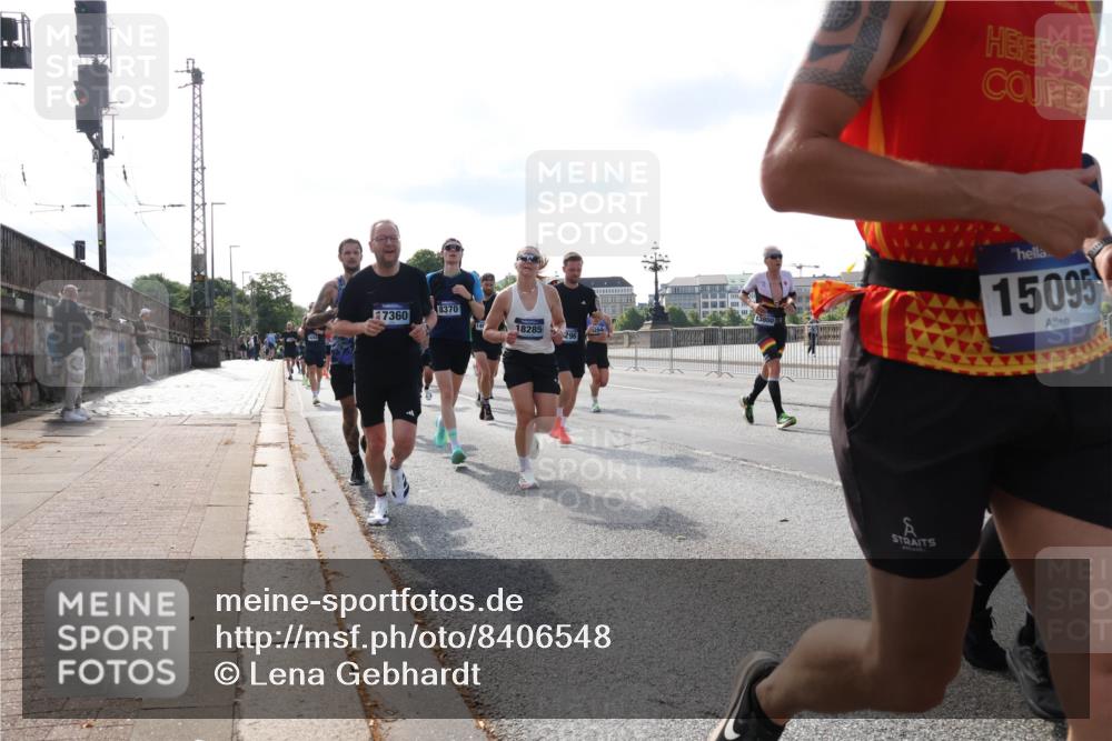29.06.2025 - hella hamburg halbmarathon Lena Gebhardt http://msf.ph/oto/8406548 29.06.2025 09:49:41 Lombardsbrücke 8370, 13800, 17360, 18285, 296, 15095, 1343, 1445, 1800, 1975, 2324, 2573, 2745, 2750, 2849, 2949, 2980, 3014, 3116, 3136, 3282, 3431, 4148, 4303, 4318, 4425, 4528, 4766, 5050, 5648, 5889, 6095, 6123, 6149, 6771, 7035, 7109, 7229, 7796, 8370, 8465, 8925, 9264, 9265, 9296, 9686, 9914, 10680, 10930, 11765, 11952, 12098, 12327, 12839, 13141, 13158, 13457, 13800, 14077, 14204, 14311, 14359, 14374, 14629, 14667, 14688, 14789, 15094 meine-sportfotos.de