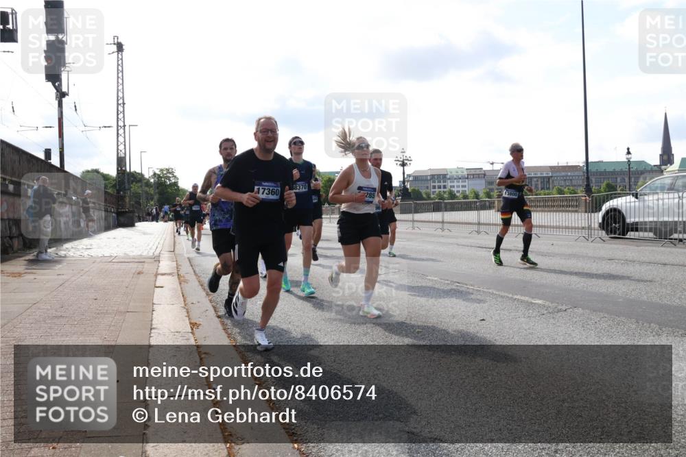 29.06.2025 - hella hamburg halbmarathon Lena Gebhardt http://msf.ph/oto/8406574 29.06.2025 09:49:42 Lombardsbrücke 17360, 8370, 88, 285, 13800, 1343, 1445, 1800, 1975, 2324, 2573, 2745, 2750, 2849, 2949, 2980, 3014, 3116, 3136, 3282, 3431, 4148, 4303, 4318, 4425, 4528, 4766, 5050, 5648, 5889, 6095, 6123, 6149, 6771, 7035, 7109, 7229, 7796, 8370, 8465, 8925, 9264, 9265, 9296, 9686, 9914, 10680, 10930, 11765, 11952, 12098, 12327, 12839, 13141, 13158, 13457, 13800, 14077, 14204, 14311, 14359, 14374, 14629, 14667, 14688, 14789, 15094 meine-sportfotos.de