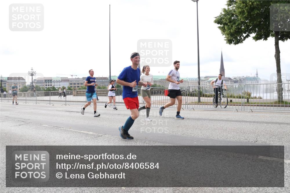 29.06.2025 - hella hamburg halbmarathon Lena Gebhardt http://msf.ph/oto/8406584 29.06.2025 10:24:27 Lombardsbrücke 163, 1005, 1009, 1064, 1352, 1389, 1395, 1444, 2132, 2280, 2477, 2944, 3013, 3053, 3099, 3113, 3132, 3185, 3285, 3421, 3579, 3786, 4111, 4162, 4221, 4464, 4597, 4684, 4719, 4993, 5039, 5138, 5258, 5260, 5829, 5830, 5954, 6261, 6478, 6524, 6526, 6570, 7013, 7426, 7528, 7920, 7975, 8167, 8187, 8297, 9063, 10907, 11306, 11347, 11651, 11816, 11817, 12070, 12210, 12303, 13111, 13113, 13380, 13573, 13638, 13711, 14143, 15975 meine-sportfotos.de