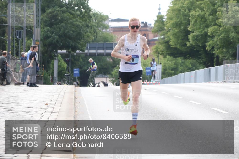 29.06.2025 - hella hamburg halbmarathon Lena Gebhardt http://msf.ph/oto/8406589 29.06.2025 09:35:38 Lombardsbrücke 10, 55, 10, 38, 28, 29, 36, 39, 43, 46, 47, 48, 17888 meine-sportfotos.de