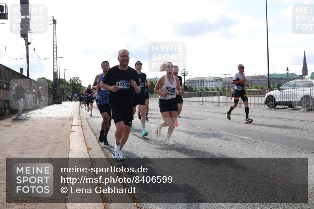 29.06.2025 - hella hamburg halbmarathon Lena Gebhardt http://msf.ph/oto/8406599 29.06.2025 09:49:42 Lombardsbrücke 17360, 370, 18285, 13800, 1343, 1445, 1800, 1975, 2324, 2573, 2745, 2750, 2849, 2949, 2980, 3014, 3116, 3136, 3282, 3431, 4148, 4303, 4318, 4425, 4528, 4766, 5050, 5648, 5889, 6095, 6123, 6149, 6771, 7035, 7109, 7229, 7796, 8370, 8465, 8925, 9264, 9265, 9296, 9686, 9914, 10680, 10930, 11765, 11952, 12098, 12327, 12839, 13141, 13158, 13457, 13800, 14077, 14204, 14311, 14359, 14374, 14629, 14667, 14688, 14789, 15094 meine-sportfotos.de