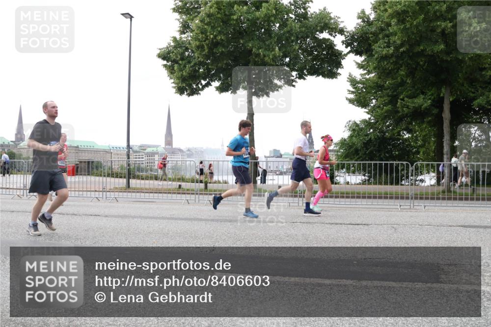 29.06.2025 - hella hamburg halbmarathon Lena Gebhardt http://msf.ph/oto/8406603 29.06.2025 10:50:30 Lombardsbrücke 1494, 1259, 1828, 1930, 2047, 2200, 3184, 3203, 3229, 3647, 3680, 3701, 3710, 3805, 3838, 3897, 4090, 4168, 4642, 4695, 4961, 5119, 5131, 5997, 6680, 6830, 7133, 7161, 7505, 7677, 7721, 7722, 7755, 7938, 8254, 8299, 8833, 8834, 9096, 9168, 9605, 9933, 9940, 10060, 10286, 10437, 10617, 10744, 11030, 11426, 11696, 11716, 11760, 12079, 12392, 12393, 13127, 13128, 13381, 13744, 13846, 13887, 14102, 14144, 14505, 14591, 14940, 15017, 15230, 15416, 15626 meine-sportfotos.de