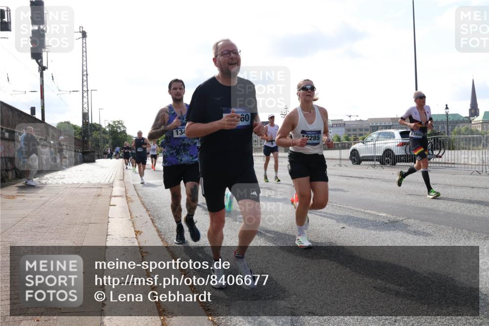29.06.2025 - hella hamburg halbmarathon Lena Gebhardt http://msf.ph/oto/8406677 29.06.2025 09:49:42 Lombardsbrücke 134, 60, 13800, 13285, 1343, 1445, 1800, 1975, 2324, 2573, 2745, 2750, 2849, 2949, 2980, 3014, 3116, 3136, 3282, 3431, 4148, 4303, 4318, 4425, 4528, 4766, 5050, 5648, 5889, 6095, 6123, 6149, 6771, 7035, 7109, 7229, 7796, 8370, 8465, 8925, 9264, 9265, 9296, 9686, 9914, 10680, 10930, 11765, 11952, 12098, 12327, 12839, 13141, 13158, 13457, 13800, 14077, 14204, 14311, 14359, 14374, 14629, 14667, 14688, 14789, 15094 meine-sportfotos.de