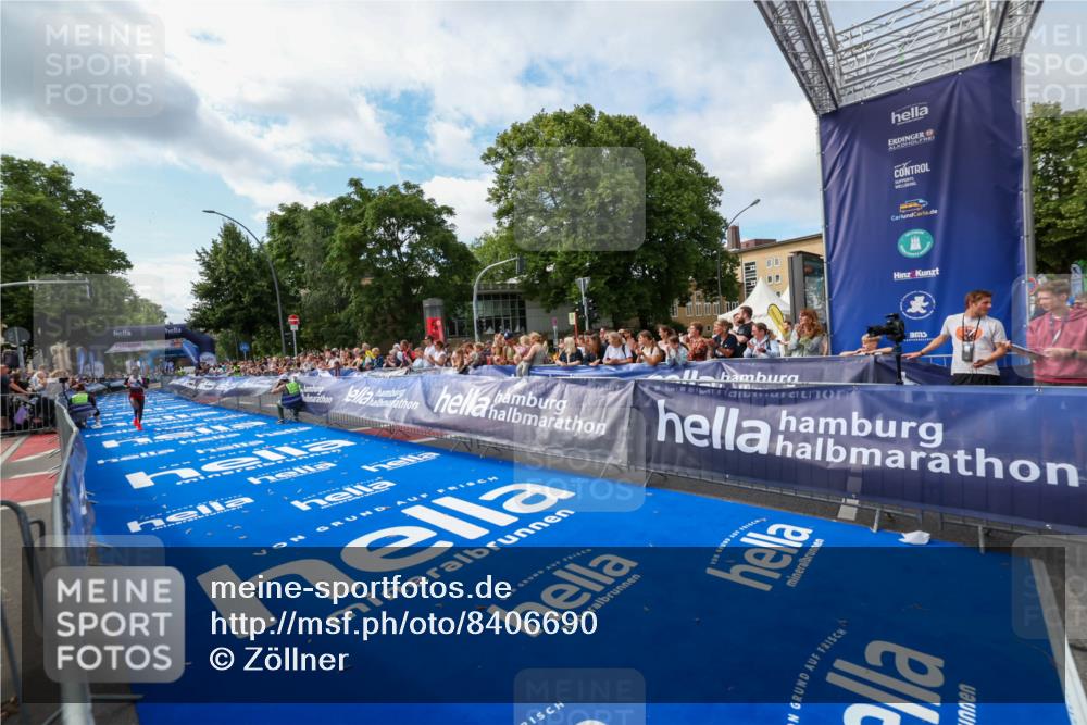 29.06.2025 - hella hamburg halbmarathon Zöllner http://msf.ph/oto/8406690 29.06.2025 10:11:59 Ziel 36 meine-sportfotos.de