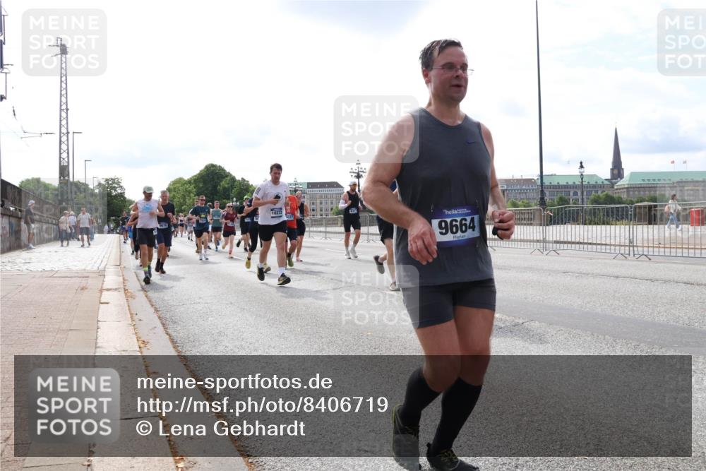 29.06.2025 - hella hamburg halbmarathon Lena Gebhardt http://msf.ph/oto/8406719 29.06.2025 10:16:42 Lombardsbrücke 10232, 9664, 1117, 1212, 1240, 1244, 1403, 1599, 1602, 1825, 2347, 2912, 3030, 3088, 3134, 3156, 3176, 3450, 3484, 3648, 3687, 4478, 4583, 4637, 5036, 5037, 5294, 6024, 6328, 6488, 6742, 6941, 6948, 7114, 7115, 7158, 7358, 7360, 7753, 7924, 7928, 8295, 8317, 8513, 8597, 8619, 8645, 8707, 8847, 8857, 9091, 9208, 9332, 9492, 9628, 9664, 9676, 9810, 9881, 10076, 10139, 10141, 10183, 10232, 11344, 11345 meine-sportfotos.de