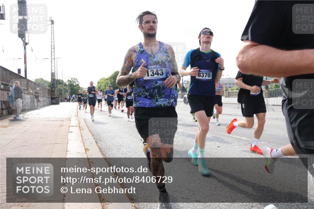 29.06.2025 - hella hamburg halbmarathon Lena Gebhardt http://msf.ph/oto/8406729 29.06.2025 09:49:43 Lombardsbrücke 14204, 4303, 1343, 8370, 264, 1343, 1445, 1800, 1975, 2324, 2573, 2745, 2750, 2849, 2949, 2980, 3014, 3116, 3136, 3282, 3431, 3530, 4148, 4303, 4318, 4425, 4528, 4766, 5050, 5648, 6095, 6123, 6149, 6771, 7035, 7109, 7229, 7796, 8370, 8465, 8925, 9264, 9265, 9296, 9686, 9914, 10680, 10930, 11765, 11952, 12098, 12327, 12839, 13141, 13158, 13457, 13800, 14077, 14204, 14311, 14359, 14374, 14629, 14667, 14688, 14789, 15094 meine-sportfotos.de