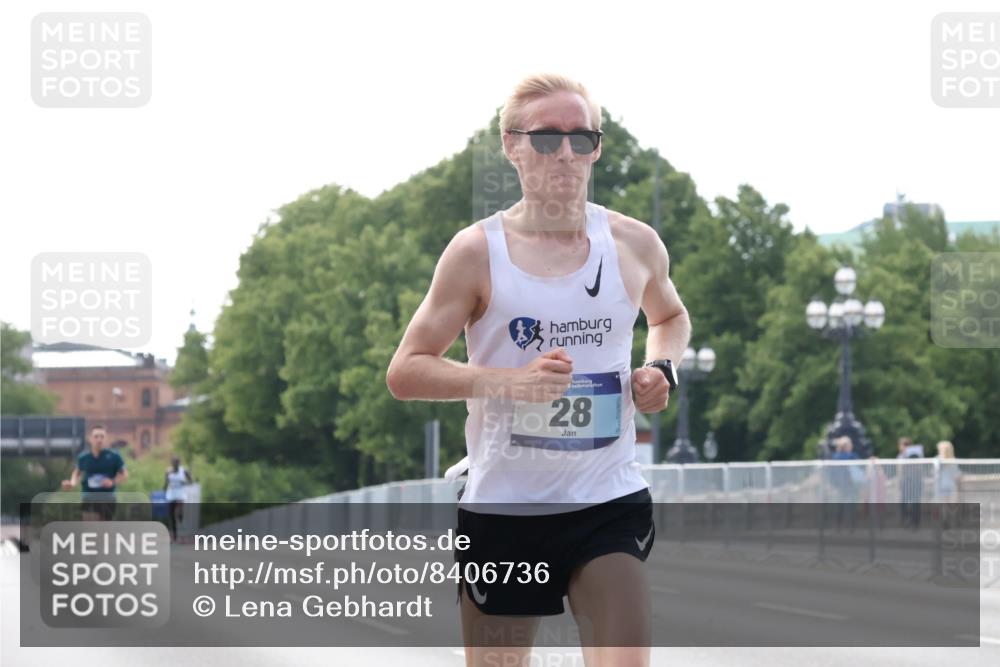 29.06.2025 - hella hamburg halbmarathon Lena Gebhardt http://msf.ph/oto/8406736 29.06.2025 09:35:41 Lombardsbrücke 28, 28, 36, 39, 47, 17888 meine-sportfotos.de