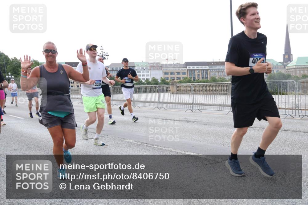 29.06.2025 - hella hamburg halbmarathon Lena Gebhardt http://msf.ph/oto/8406750 29.06.2025 10:03:59 Lombardsbrücke 2336, 8985, 40, 1032, 1355, 1367, 2277, 2683, 2759, 2979, 3488, 4095, 4488, 5058, 5363, 5384, 5396, 5464, 5613, 5976, 6142, 6706, 7006, 7017, 7306, 7485, 8177, 8421, 8422, 8423, 8469, 8484, 8727, 9280, 9526, 9899, 10389, 10756, 11402, 11511, 11582, 11614, 12004, 12005, 12336, 12653, 13173, 13583, 13793, 15520, 15525, 15643, 15678, 15859, 16099, 16113, 16621, 17098, 17437, 17550 meine-sportfotos.de