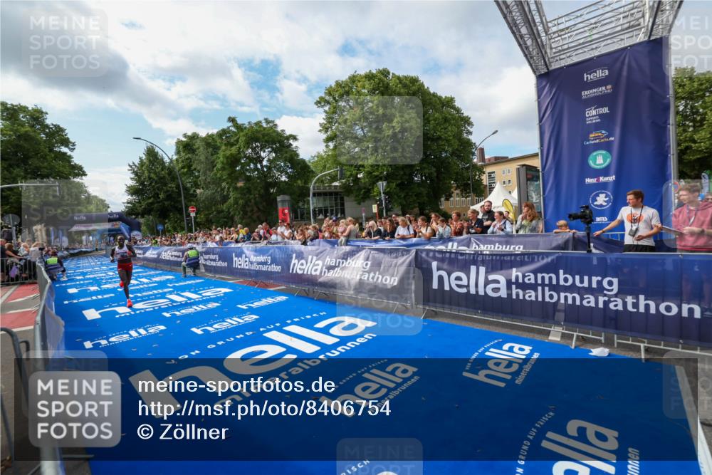 29.06.2025 - hella hamburg halbmarathon Zöllner http://msf.ph/oto/8406754 29.06.2025 10:12:00 Ziel 36 meine-sportfotos.de