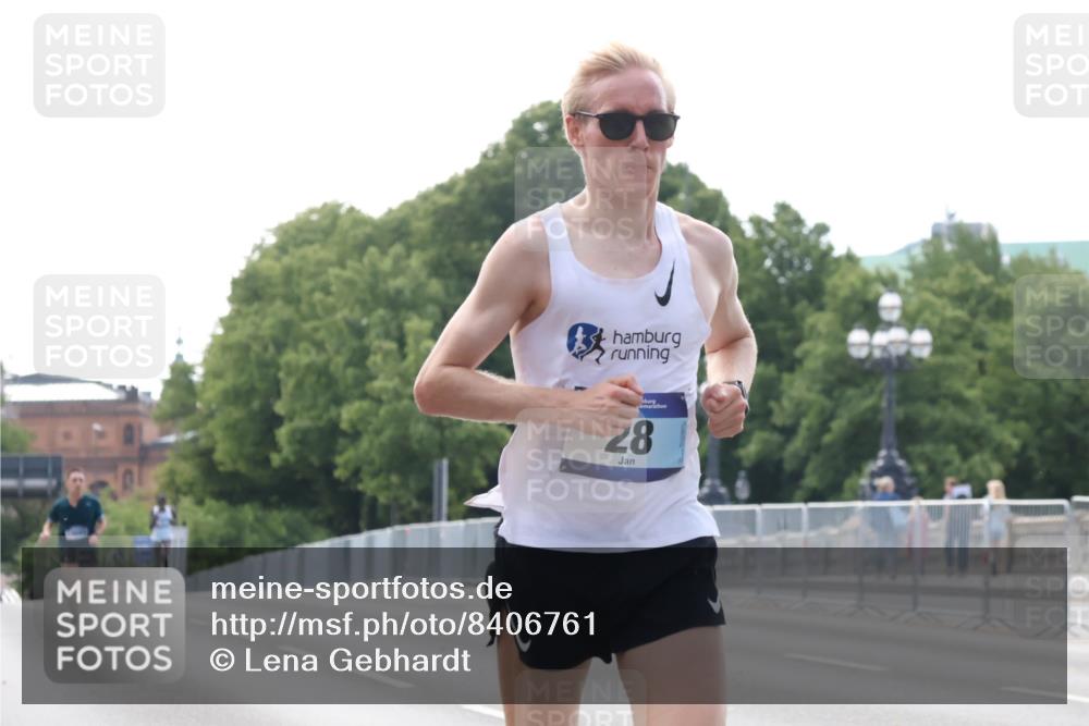 29.06.2025 - hella hamburg halbmarathon Lena Gebhardt http://msf.ph/oto/8406761 29.06.2025 09:35:41 Lombardsbrücke 28, 28, 36, 39, 47, 17888 meine-sportfotos.de