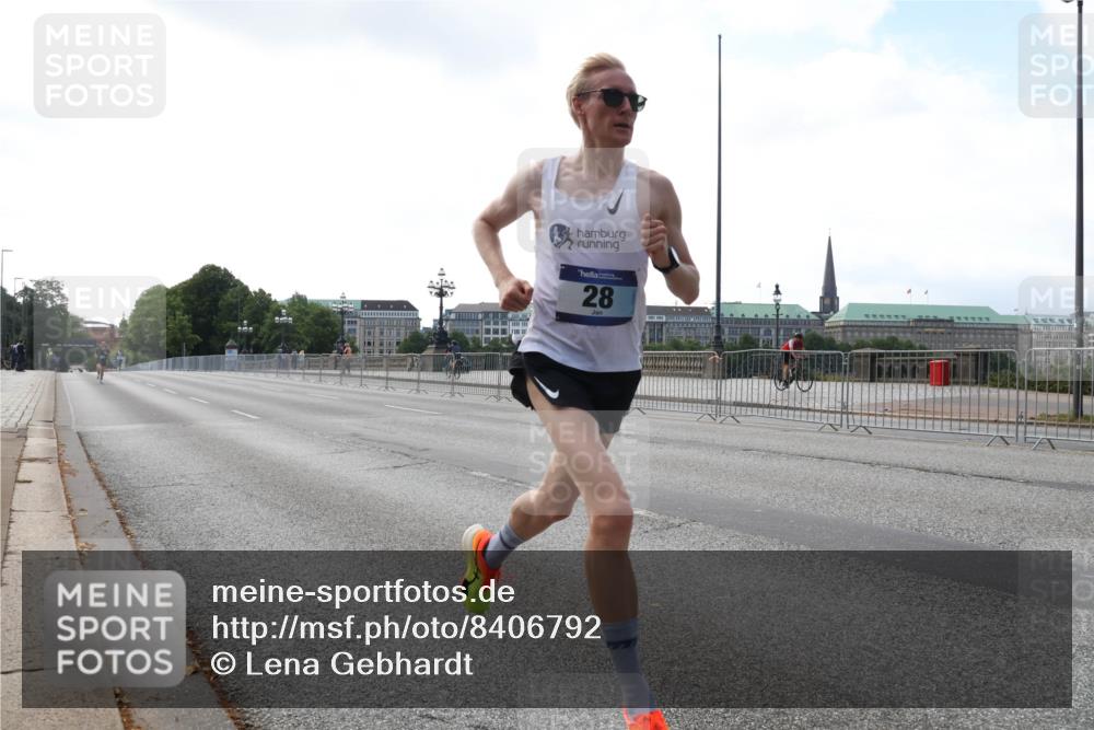 29.06.2025 - hella hamburg halbmarathon Lena Gebhardt http://msf.ph/oto/8406792 29.06.2025 09:35:42 Lombardsbrücke 28, 28, 36, 39, 47, 17888 meine-sportfotos.de