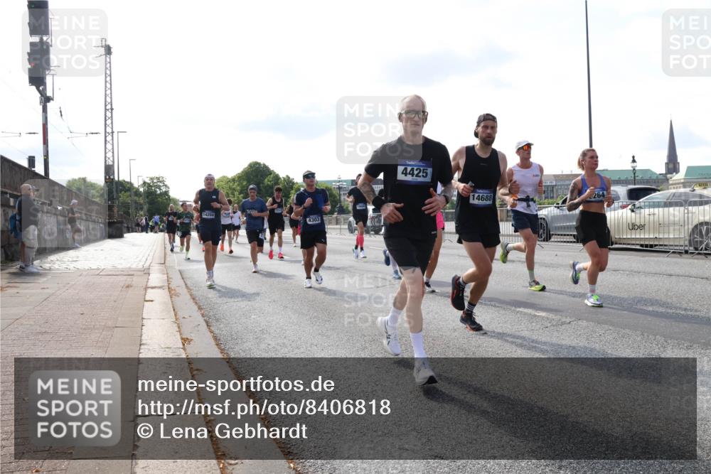 29.06.2025 - hella hamburg halbmarathon Lena Gebhardt http://msf.ph/oto/8406818 29.06.2025 09:49:43 Lombardsbrücke 14204, 4303, 4425, 14688, 264, 1343, 1445, 1800, 1975, 2324, 2573, 2745, 2750, 2849, 2949, 2980, 3014, 3116, 3136, 3282, 3431, 3530, 4148, 4303, 4318, 4425, 4528, 4766, 5050, 5648, 6095, 6123, 6149, 6771, 7035, 7109, 7229, 7796, 8370, 8465, 8925, 9264, 9265, 9296, 9686, 9914, 10680, 10930, 11765, 11952, 12098, 12327, 12839, 13141, 13158, 13457, 13800, 14077, 14204, 14311, 14359, 14374, 14629, 14667, 14688, 14789, 15094 meine-sportfotos.de