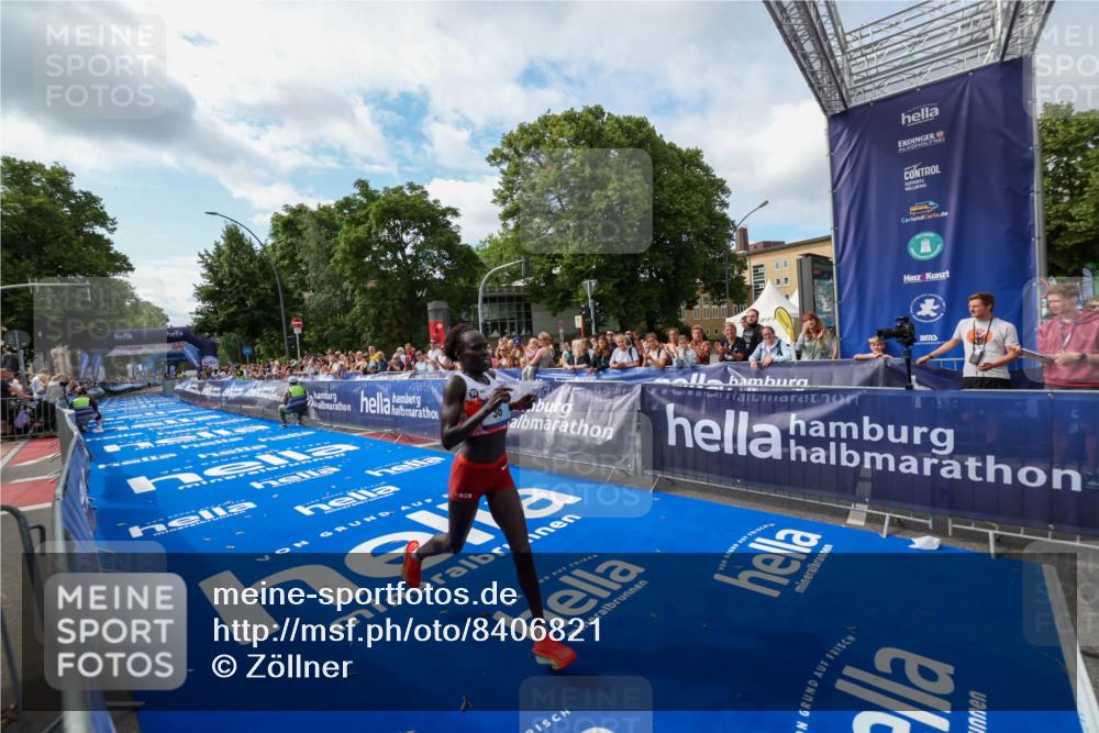29.06.2025 - hella hamburg halbmarathon Zöllner http://msf.ph/oto/8406821 29.06.2025 10:12:02 Ziel 36 meine-sportfotos.de
