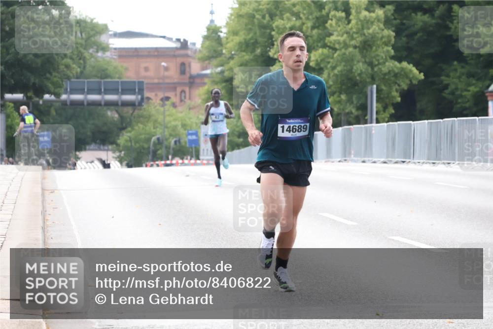 29.06.2025 - hella hamburg halbmarathon Lena Gebhardt http://msf.ph/oto/8406822 29.06.2025 09:35:47 Lombardsbrücke 10, 59, 14689, 28, 36, 39, 47, 14689, 17888 meine-sportfotos.de