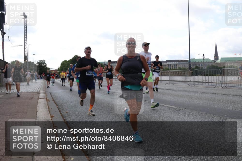 29.06.2025 - hella hamburg halbmarathon Lena Gebhardt http://msf.ph/oto/8406846 29.06.2025 10:04:00 Lombardsbrücke 53, 11614, 12653, 233, 1032, 1355, 1367, 2277, 2683, 2759, 2979, 3488, 4095, 4488, 5058, 5363, 5384, 5396, 5613, 5976, 6142, 6706, 6709, 7006, 7017, 7306, 7485, 8177, 8421, 8422, 8423, 8469, 8484, 8727, 9280, 9526, 9899, 10389, 10756, 11402, 11511, 11582, 11614, 12004, 12005, 12336, 12653, 13173, 13583, 13793, 15520, 15525, 15643, 15678, 15859, 16099, 16113, 16621, 17098, 17437, 17550 meine-sportfotos.de