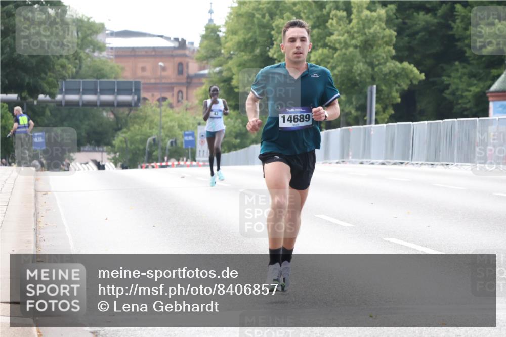 29.06.2025 - hella hamburg halbmarathon Lena Gebhardt http://msf.ph/oto/8406857 29.06.2025 09:35:47 Lombardsbrücke 10, 55, 14689, 28, 36, 39, 47, 14689, 17888 meine-sportfotos.de
