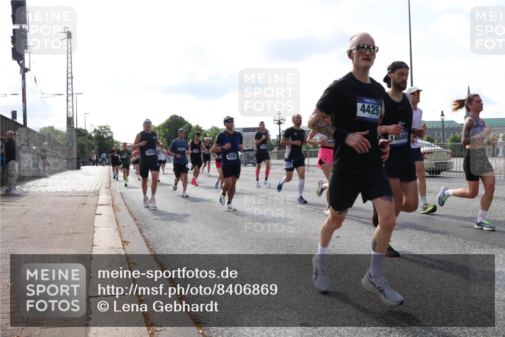 29.06.2025 - hella hamburg halbmarathon Lena Gebhardt http://msf.ph/oto/8406869 29.06.2025 09:49:44 Lombardsbrücke 14204, 13141, 4303, 2573, 4425, 14688, 1343, 1445, 1800, 1975, 2324, 2573, 2745, 2750, 2849, 2949, 2980, 3014, 3116, 3136, 3282, 3431, 3530, 4148, 4303, 4318, 4425, 4528, 4766, 5648, 6095, 6123, 6149, 6682, 7035, 7229, 7495, 7796, 8370, 8465, 8925, 9264, 9265, 9296, 9686, 9914, 10680, 10930, 11765, 11952, 12098, 12327, 12839, 13141, 13158, 13457, 13800, 14077, 14204, 14359, 14374, 14560, 14629, 14667, 14688, 14789, 15094 meine-sportfotos.de