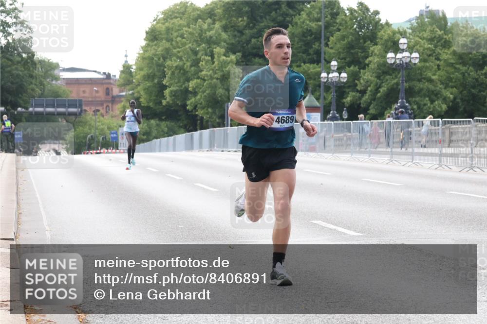29.06.2025 - hella hamburg halbmarathon Lena Gebhardt http://msf.ph/oto/8406891 29.06.2025 09:35:48 Lombardsbrücke 4689, 28, 36, 39, 47, 14689, 17888 meine-sportfotos.de