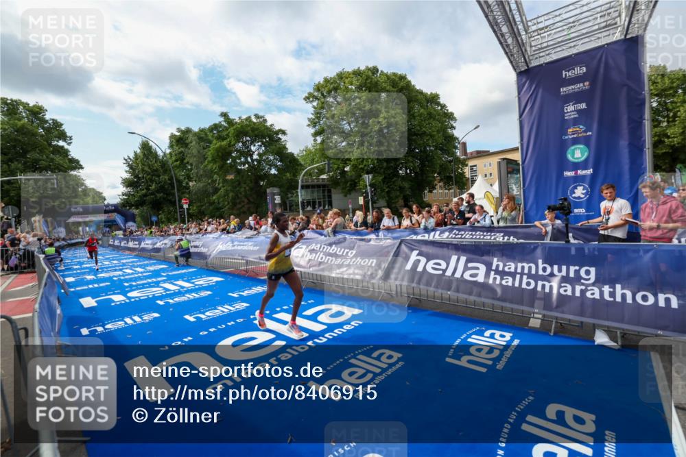 29.06.2025 - hella hamburg halbmarathon Zöllner http://msf.ph/oto/8406915 29.06.2025 10:12:25 Ziel 39, 47 meine-sportfotos.de