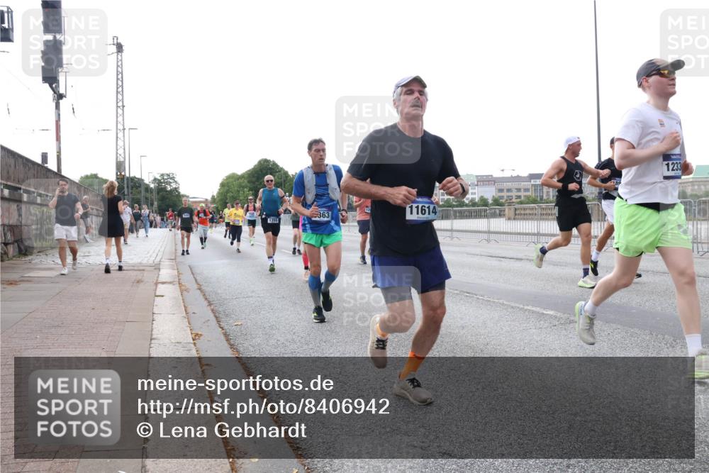 29.06.2025 - hella hamburg halbmarathon Lena Gebhardt http://msf.ph/oto/8406942 29.06.2025 10:04:00 Lombardsbrücke 12, 11614, 363, 1355, 1233, 1032, 1355, 1367, 2277, 2683, 2759, 2979, 3488, 4095, 4488, 5058, 5363, 5384, 5396, 5613, 5976, 6142, 6706, 6709, 7006, 7017, 7306, 7485, 8177, 8421, 8422, 8423, 8469, 8484, 8727, 9280, 9526, 9899, 10389, 10756, 11402, 11511, 11582, 11614, 12004, 12005, 12336, 12653, 13173, 13583, 13793, 15520, 15525, 15643, 15678, 15859, 16099, 16113, 16621, 17098, 17437, 17550 meine-sportfotos.de