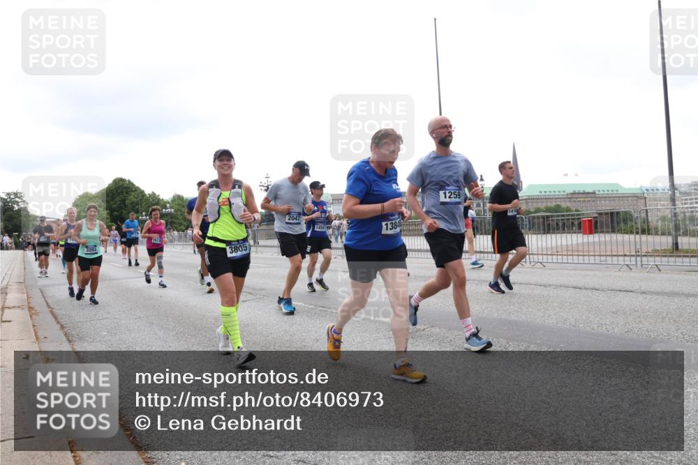 29.06.2025 - hella hamburg halbmarathon Lena Gebhardt http://msf.ph/oto/8406973 29.06.2025 10:50:32 Lombardsbrücke 3203, 3805, 2047, 14591, 1384, 1259, 1410, 1259, 1828, 1930, 2047, 2200, 3184, 3203, 3229, 3647, 3680, 3701, 3710, 3805, 3838, 3897, 4090, 4168, 4642, 4695, 4961, 5119, 5131, 5997, 6178, 6680, 6830, 7133, 7161, 7505, 7677, 7721, 7722, 7755, 7938, 8254, 8299, 8833, 8834, 9096, 9168, 9605, 9933, 9940, 10060, 10286, 10437, 10617, 10744, 11426, 11696, 11716, 12079, 12392, 12393, 13127, 13128, 13381, 13846, 13887, 14102, 14144, 14591, 14940, 15017, 15230, 15416 meine-sportfotos.de
