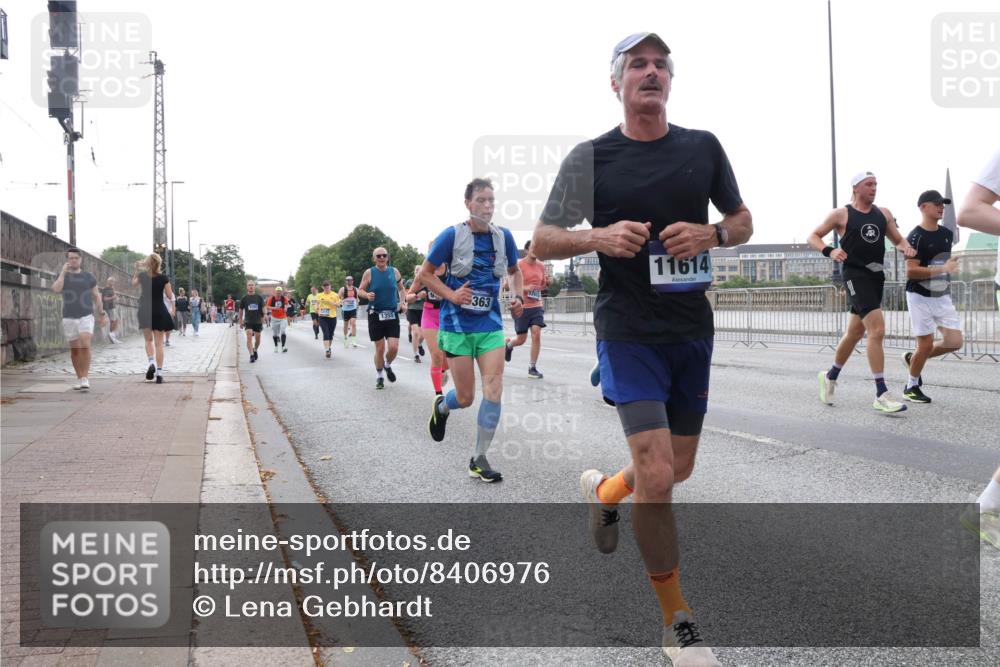 29.06.2025 - hella hamburg halbmarathon Lena Gebhardt http://msf.ph/oto/8406976 29.06.2025 10:04:01 Lombardsbrücke 1355, 363, 1265, 11614, 1032, 1355, 1367, 2277, 2683, 2759, 2979, 3488, 4095, 4488, 5058, 5363, 5384, 5396, 5613, 5976, 6142, 6706, 6709, 7006, 7017, 7306, 7485, 8177, 8421, 8422, 8423, 8469, 8484, 8727, 9280, 9526, 9899, 10389, 10756, 11402, 11511, 11582, 11614, 12004, 12005, 12336, 12653, 13173, 13583, 13793, 15520, 15525, 15643, 15678, 15859, 16099, 16113, 16621, 17071, 17098, 17437, 17550 meine-sportfotos.de