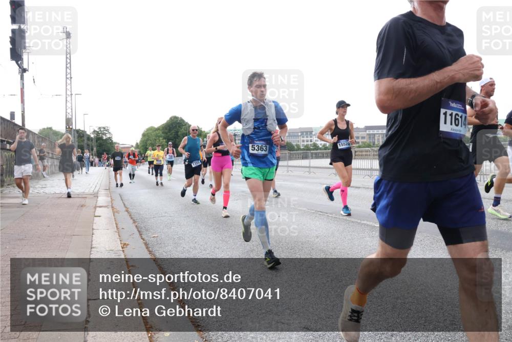 29.06.2025 - hella hamburg halbmarathon Lena Gebhardt http://msf.ph/oto/8407041 29.06.2025 10:04:01 Lombardsbrücke 1355, 5363, 15520, 11614, 1032, 1355, 1367, 2277, 2683, 2759, 2979, 3488, 4095, 4488, 5058, 5363, 5384, 5396, 5613, 5976, 6142, 6706, 6709, 7006, 7017, 7306, 7485, 8177, 8421, 8422, 8423, 8469, 8484, 8727, 9280, 9526, 9899, 10389, 10756, 11402, 11511, 11582, 11614, 12004, 12005, 12336, 12653, 13173, 13583, 13793, 15520, 15525, 15643, 15678, 15859, 16099, 16113, 16621, 17071, 17098, 17437, 17550 meine-sportfotos.de